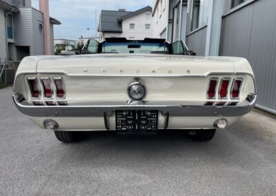 Oldtimer_Ford-Mustang-V8-Cabrio_2